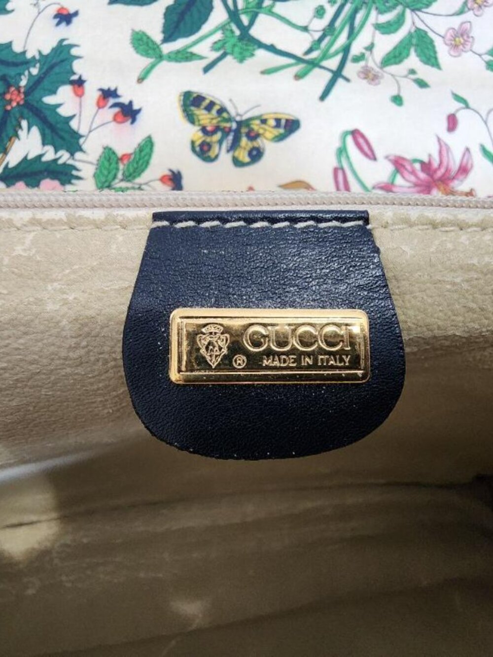 Authentic Vintage Gucci Flora Handbag - Picture 7 of 17